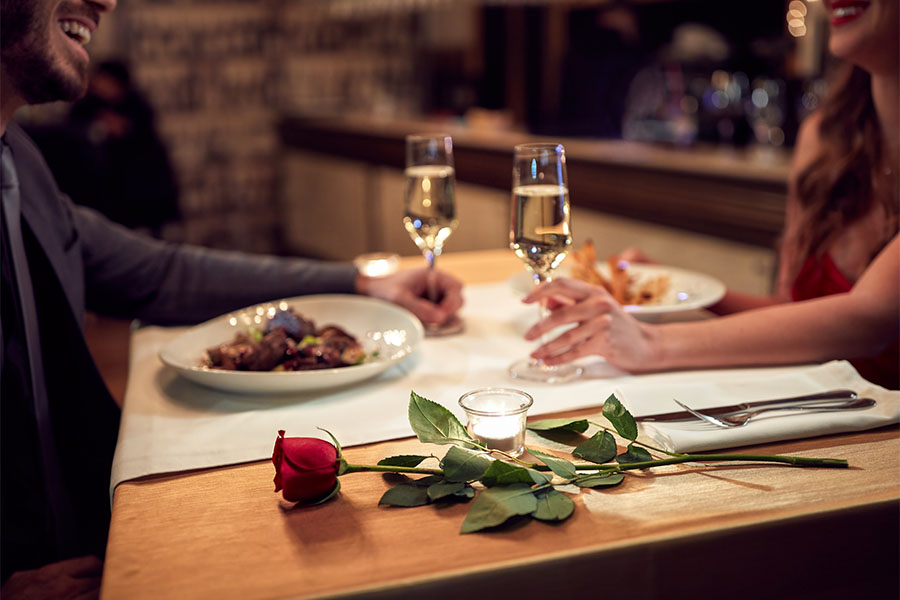 couple at dinner